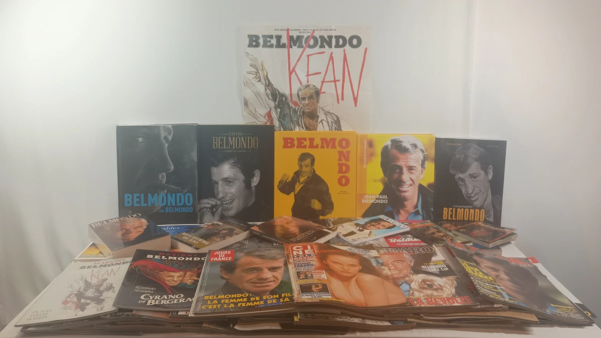 Groot lot boeken, tijdschriften en poster over Jean-Paul Belmondo