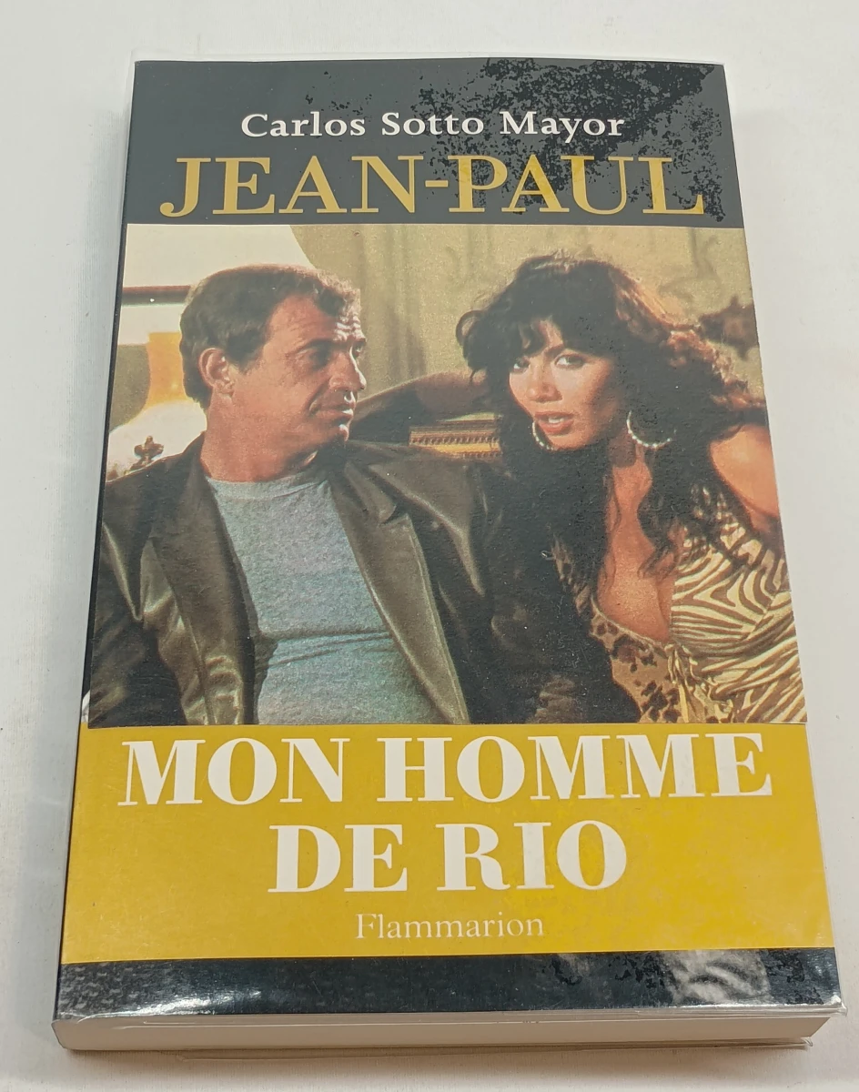 Groot lot boeken, tijdschriften en poster over Jean-Paul Belmondo