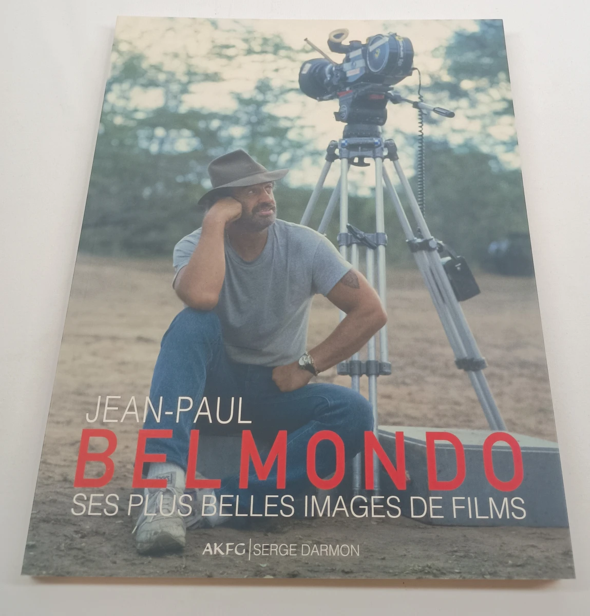 Groot lot boeken, tijdschriften en poster over Jean-Paul Belmondo