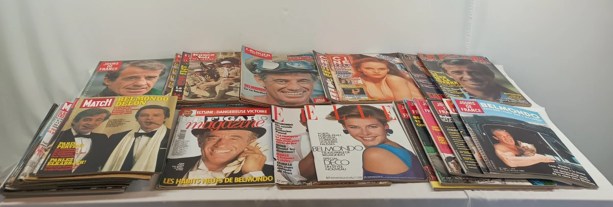 Groot lot boeken, tijdschriften en poster over Jean-Paul Belmondo