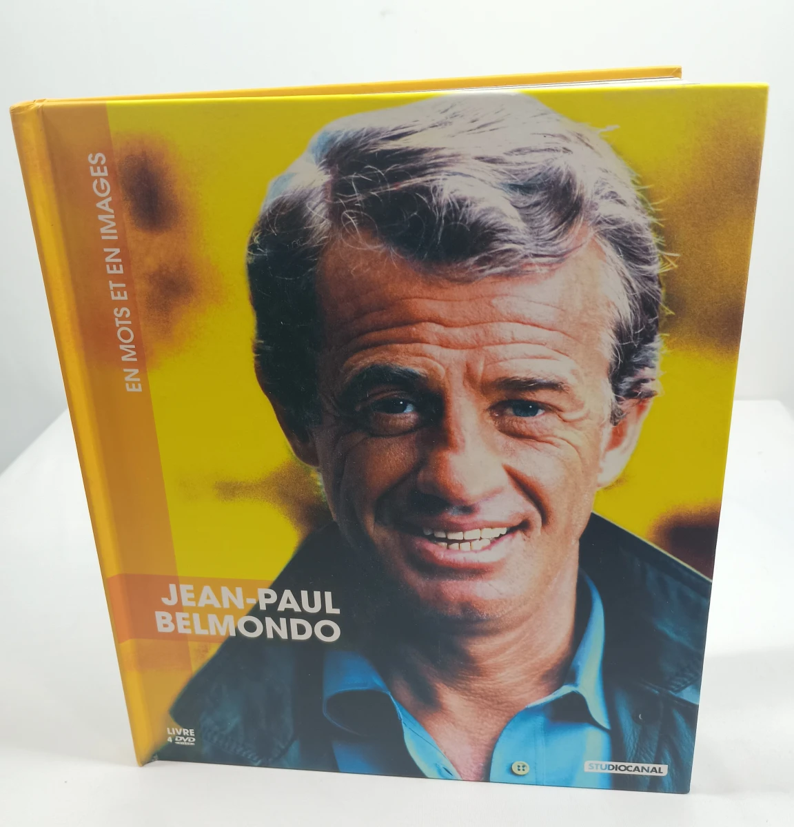 Groot lot boeken, tijdschriften en poster over Jean-Paul Belmondo
