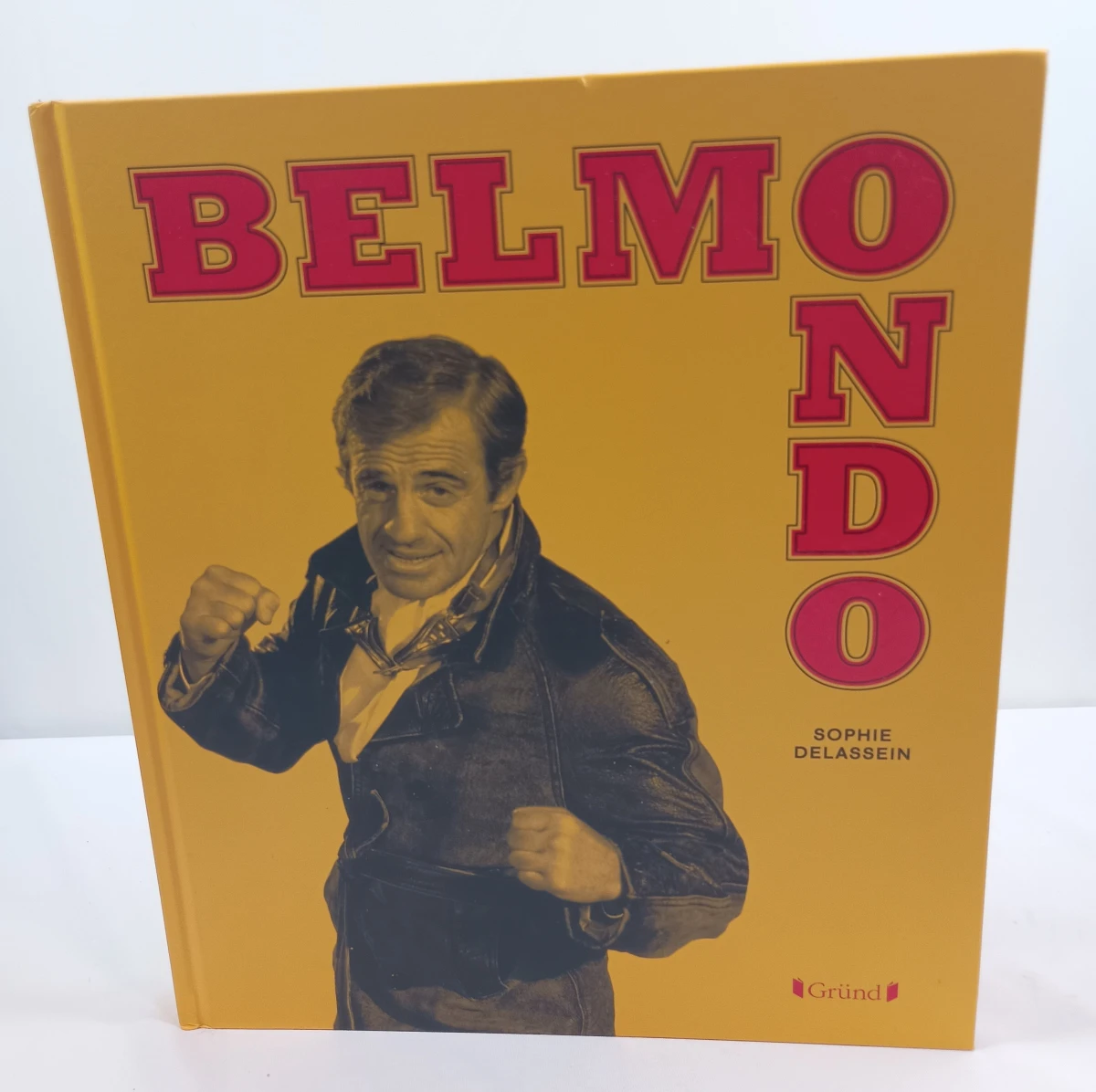 Groot lot boeken, tijdschriften en poster over Jean-Paul Belmondo