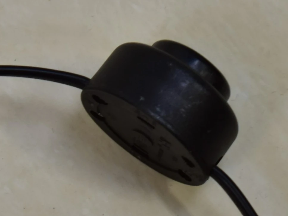 Industriële vloerlamp op statief met metalen kap