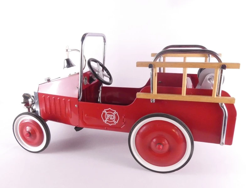 Trapauto - metalen brandweerwagen