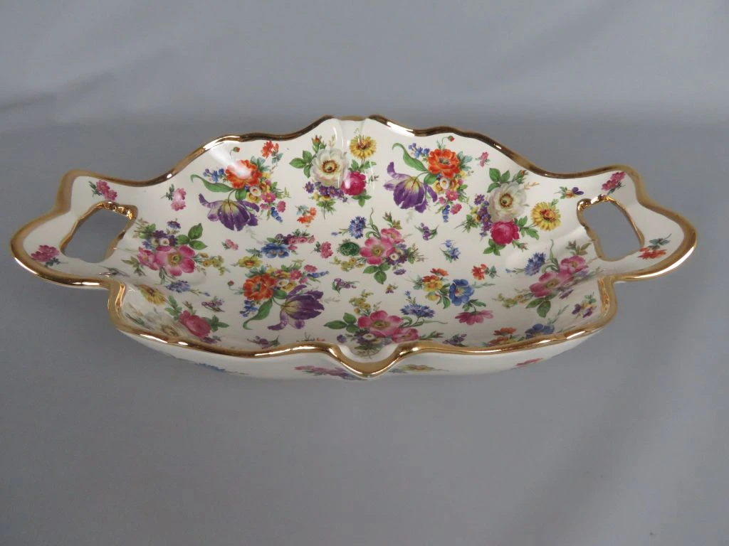 Decoratief porseleinen dienblad met bloemenmotief en gouden rand