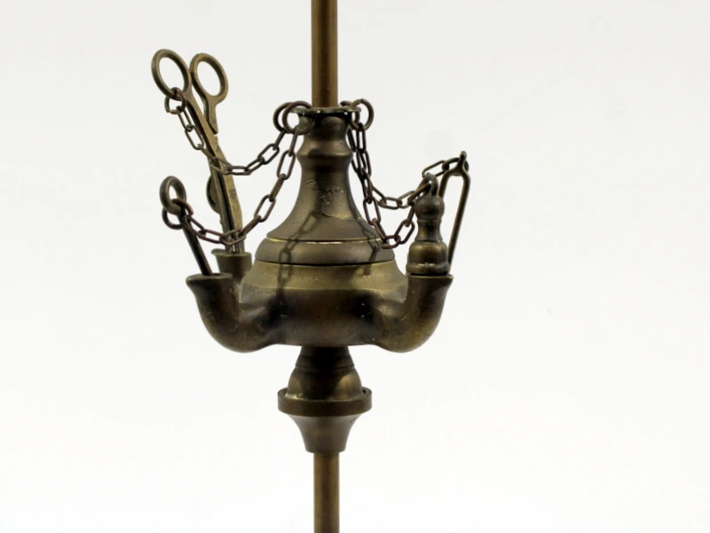Antieke Italiaanse messing Lucerna olielamp met originele accessoires