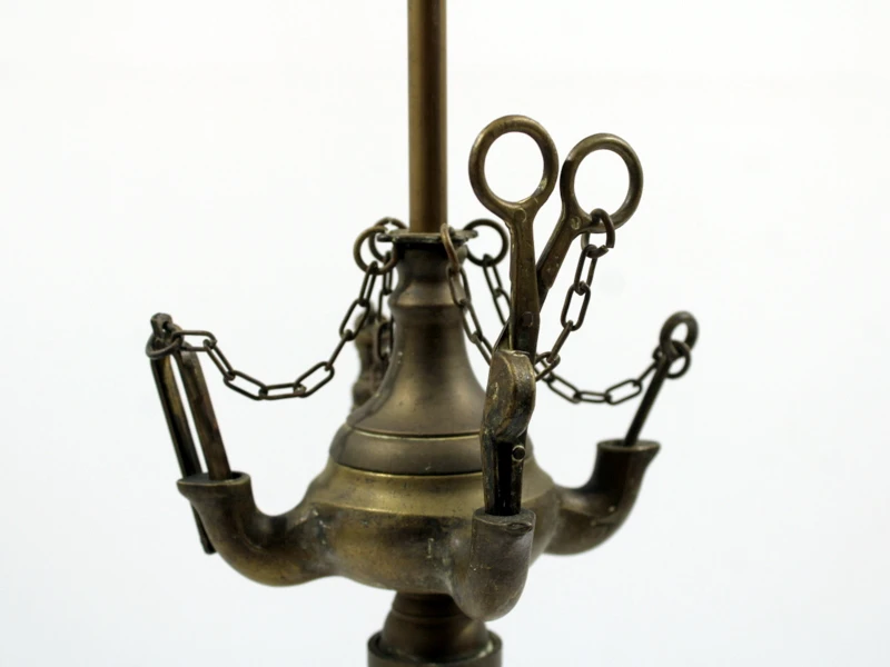 Antieke Italiaanse messing Lucerna olielamp met originele accessoires