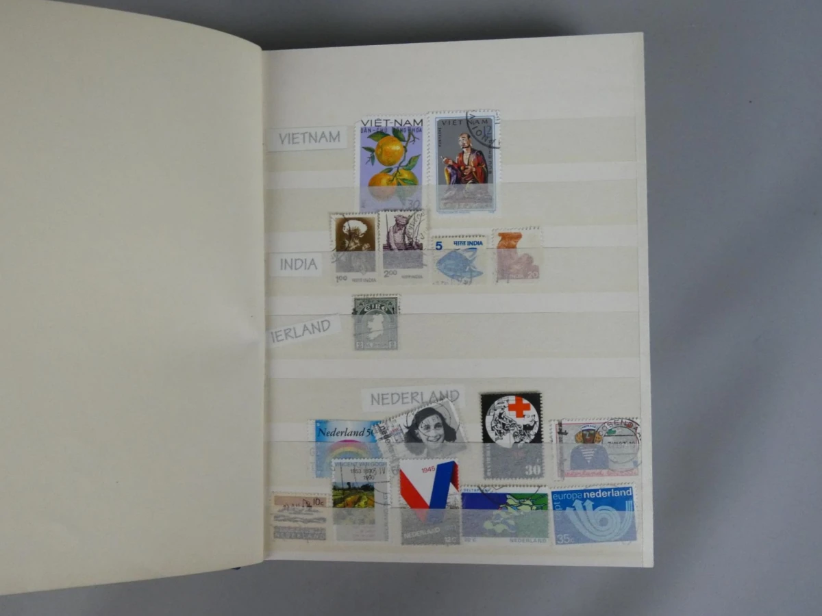 Gevuld Postzegelalbum - Diverse landen