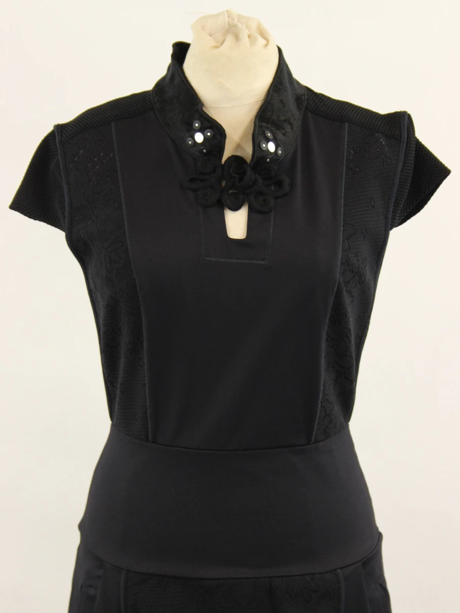 Elegante HIGH Tech jurk met Aziatisch geïnspireerde details - Rimini Italy