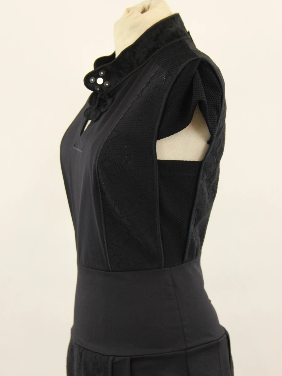 Elegante HIGH Tech jurk met Aziatisch geïnspireerde details - Rimini Italy