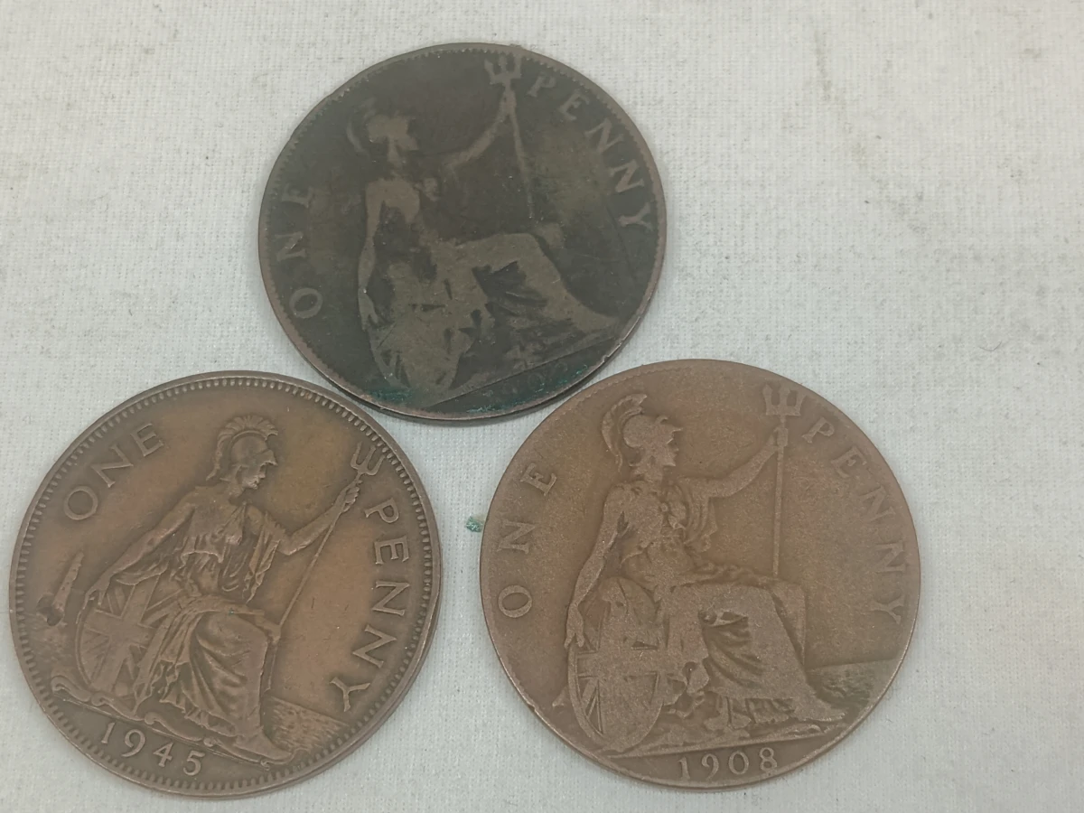 Verzameling munten en bankbiljetten uit diverse landen