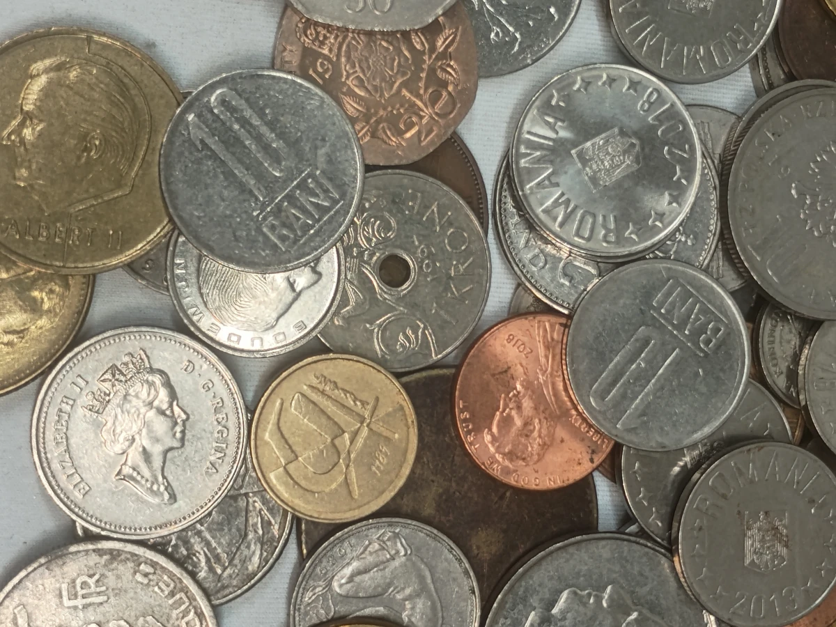 Verzameling munten en bankbiljetten uit diverse landen