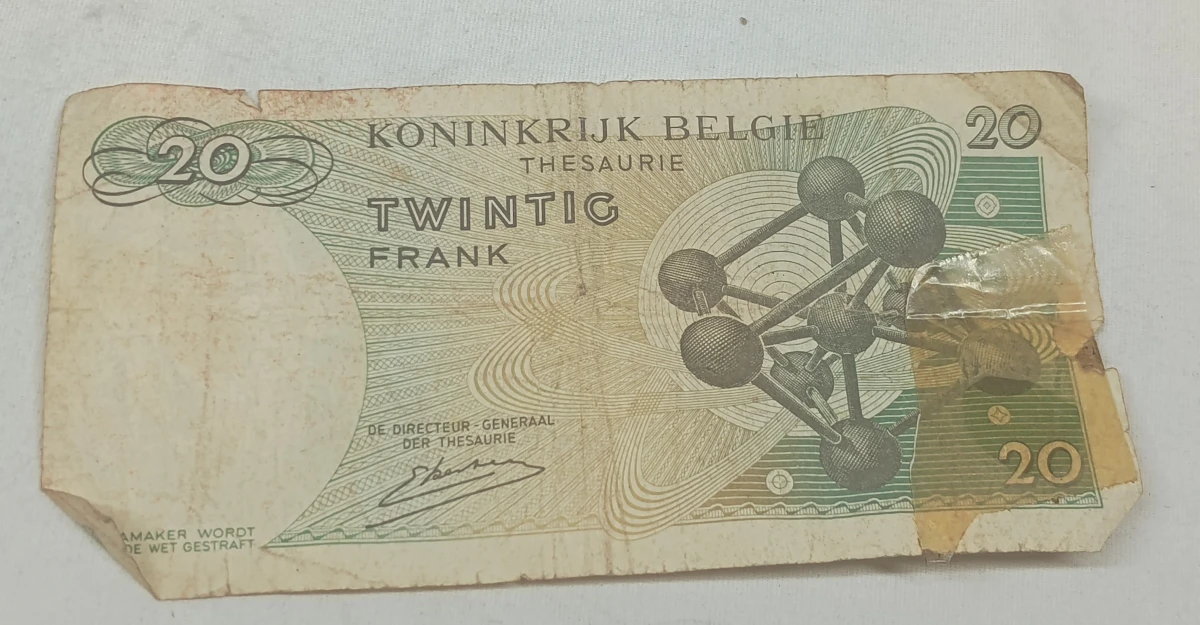 Verzameling munten en bankbiljetten uit diverse landen