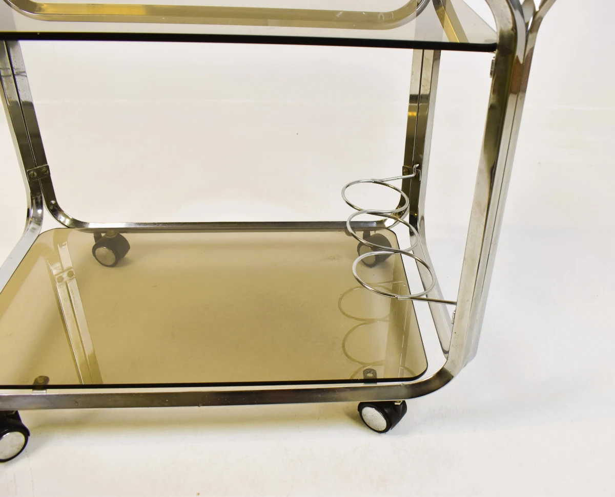 Vintage metalen en glazen serveerwagen met wieltjes