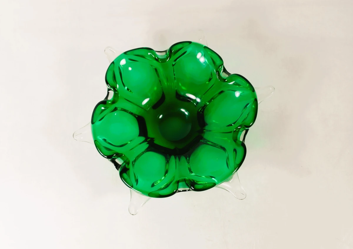 Vintage handgevormde groene glazen schaal in Murano-stijl, bloemvorm