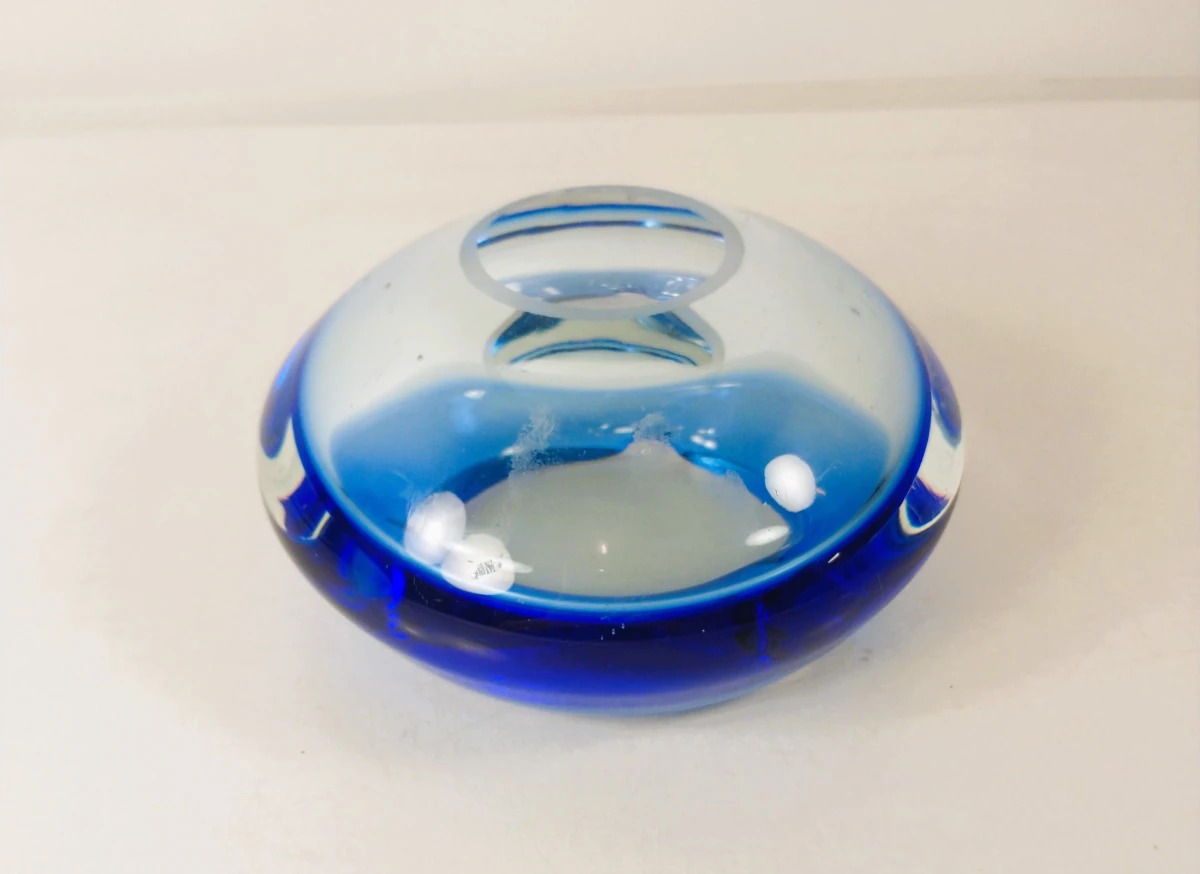 Vintage zware glazen asbak in blauw sommerso glas, Murano-stijl, ca. jaren 1960–1970