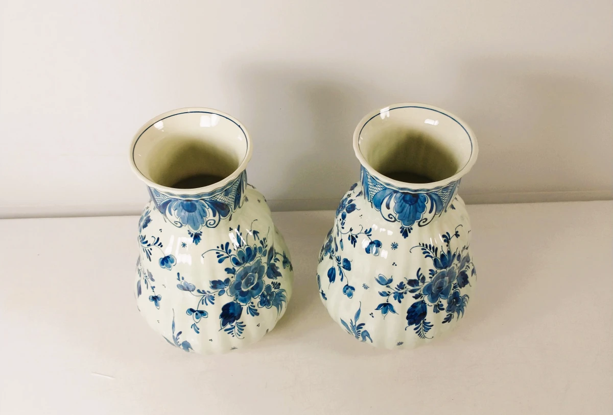 Paar Delft Blue Pottery Rembrandt vazen, handbeschilderd, jaren 1970