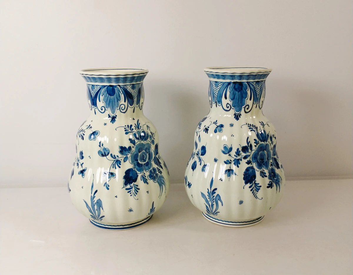 Paar Delft Blue Pottery Rembrandt vazen, handbeschilderd, jaren 1970