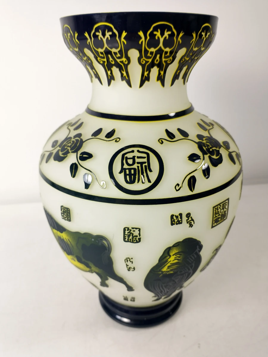 Chinese decoratieve vaas van opaalglas met osmotieven, ca. 1970–1990 - foto 5