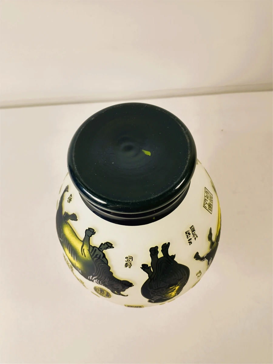 Chinese decoratieve vaas van opaalglas met osmotieven, ca. 1970–1990 - foto 7