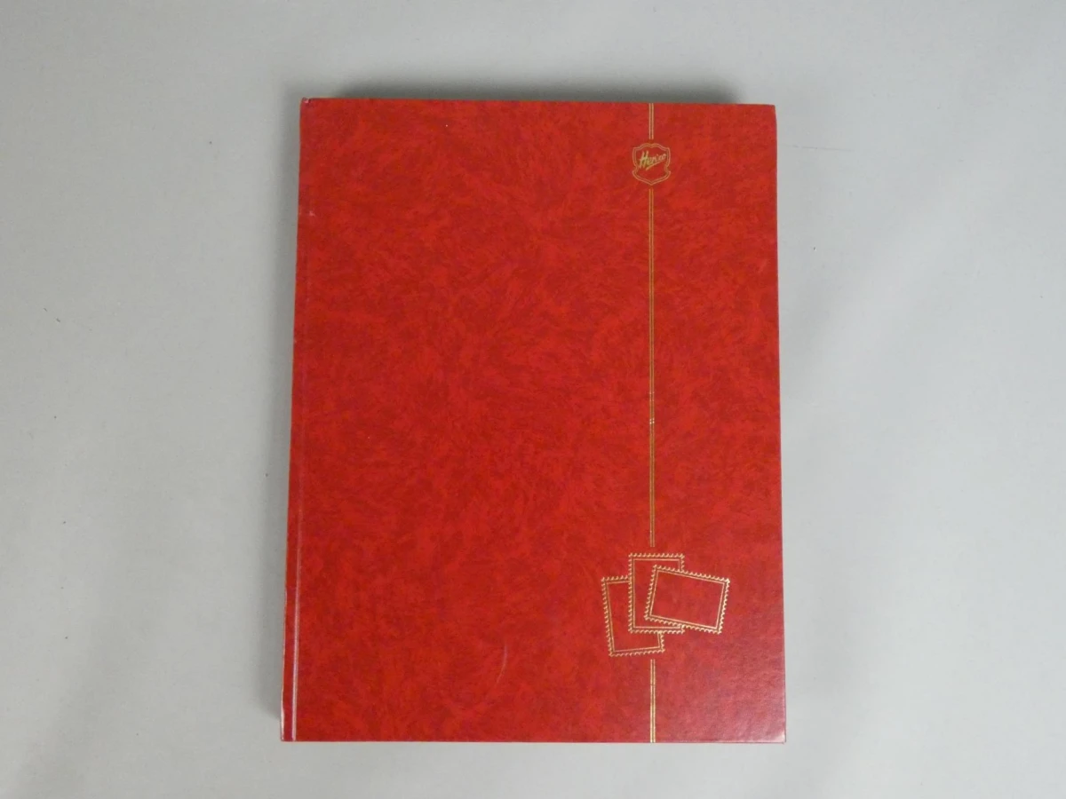 Vintage postzegelalbum gevuld met Spaanse postzegels
