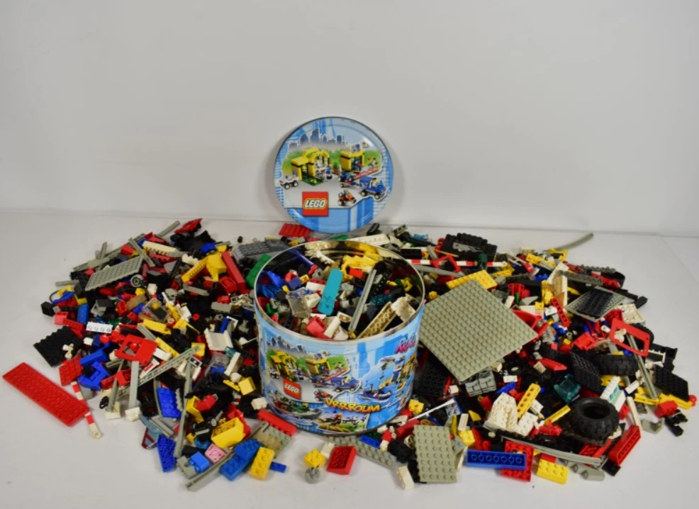 Grote verzameling LEGO bouwstenen met blik