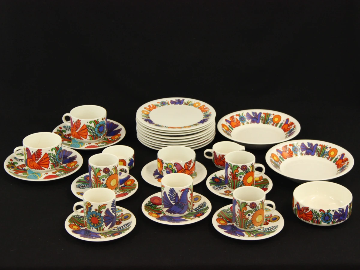 Villeroy & Boch 35 Acapulco serviesartikelen  met kleurrijk vogelmotief