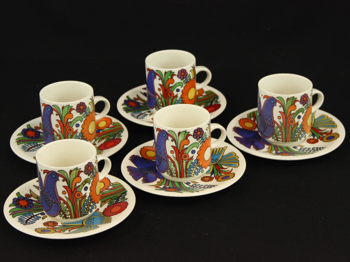 Villeroy & Boch 35 Acapulco serviesartikelen  met kleurrijk vogelmotief