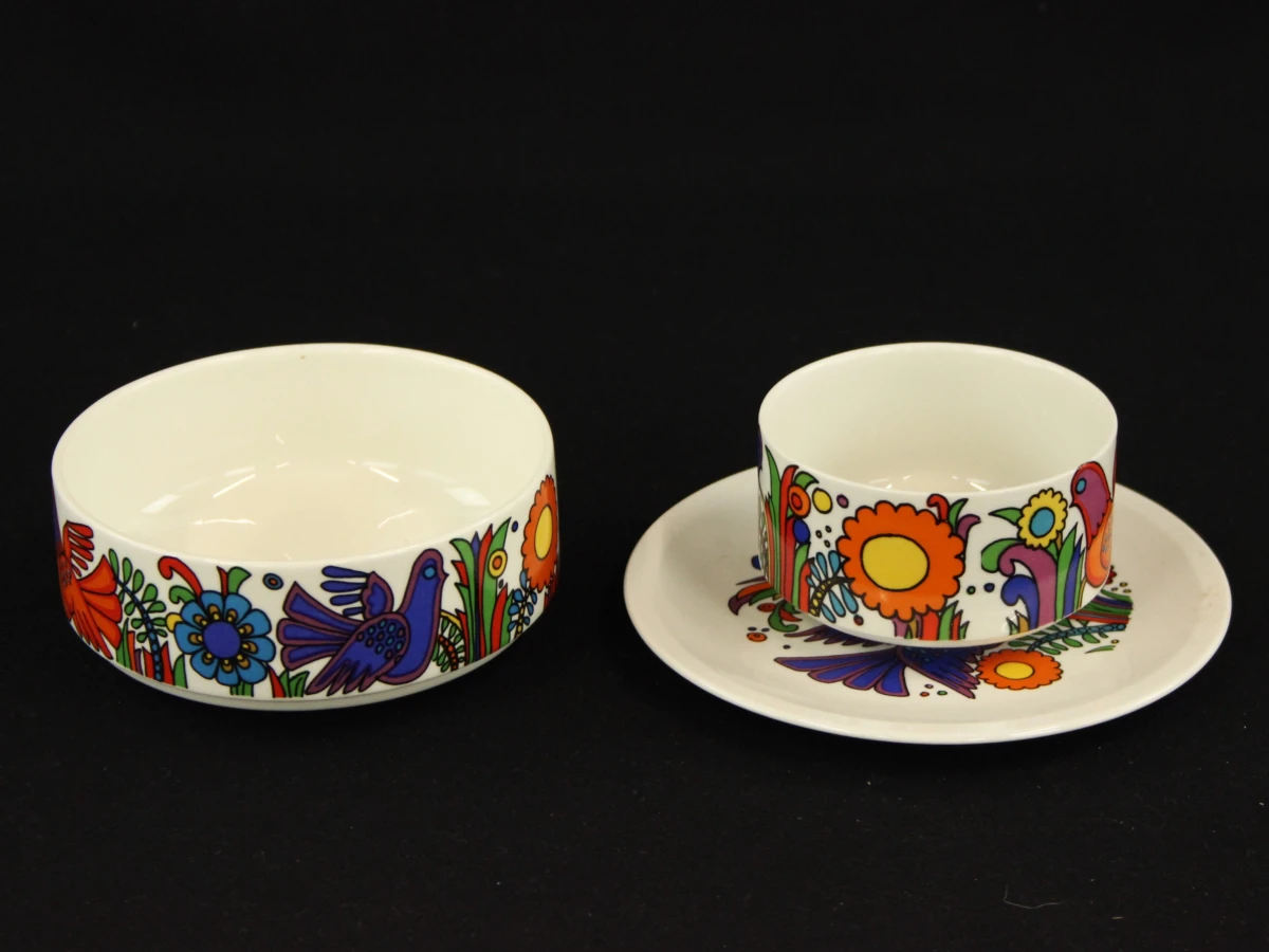 Villeroy & Boch 35 Acapulco serviesartikelen  met kleurrijk vogelmotief