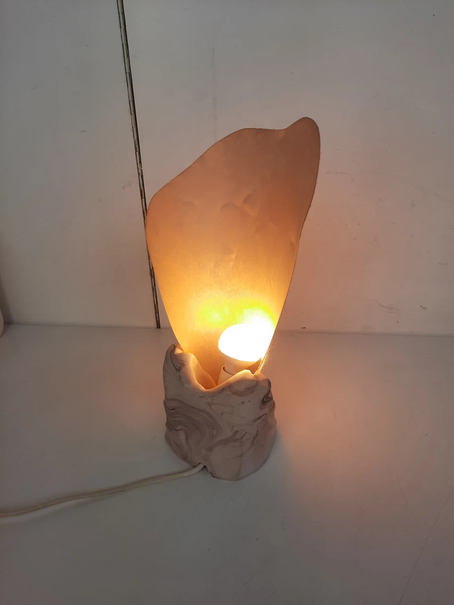 Sfeervolle Vintage Sculpturale Tafellamp – Marmerlook & Warm Licht