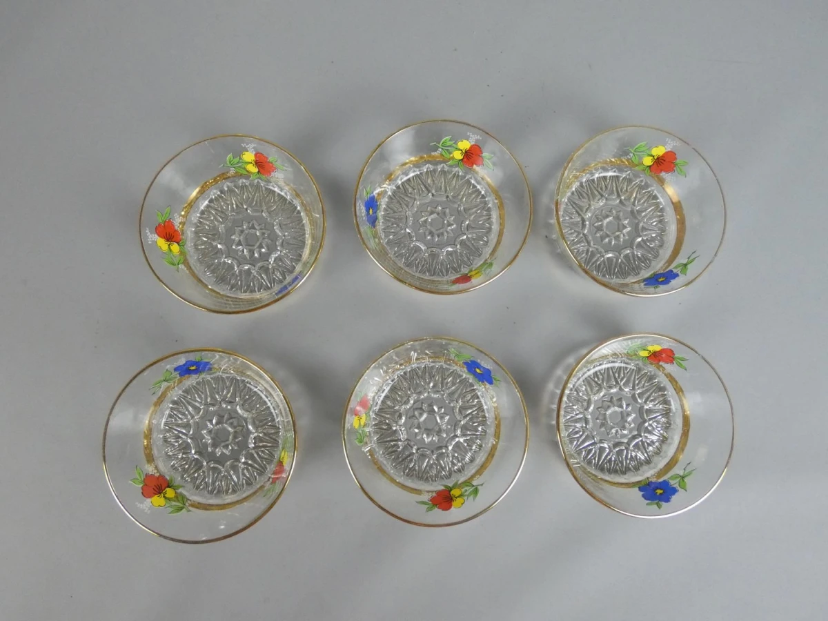 Glazen schalen set met bloemdecoratie