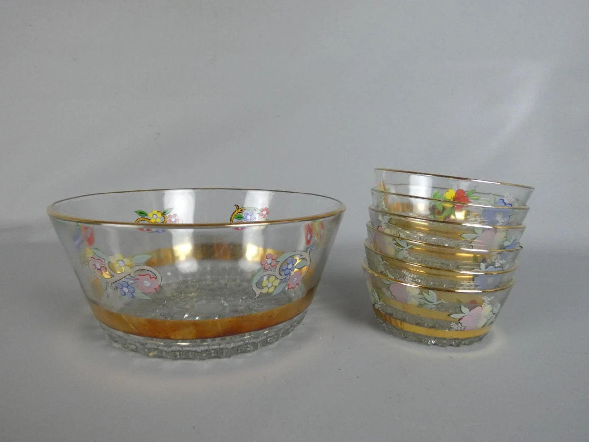 Glazen schalen set met bloemdecoratie