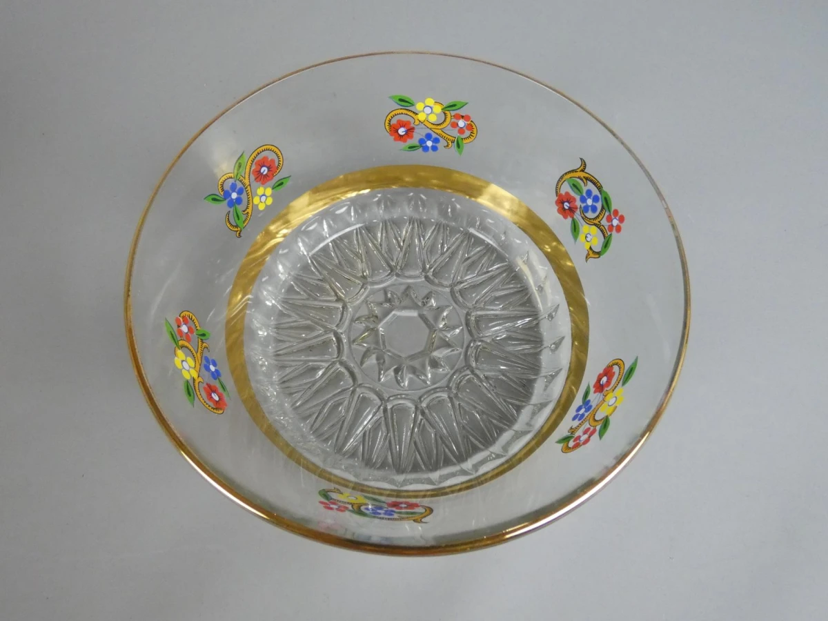 Glazen schalen set met bloemdecoratie