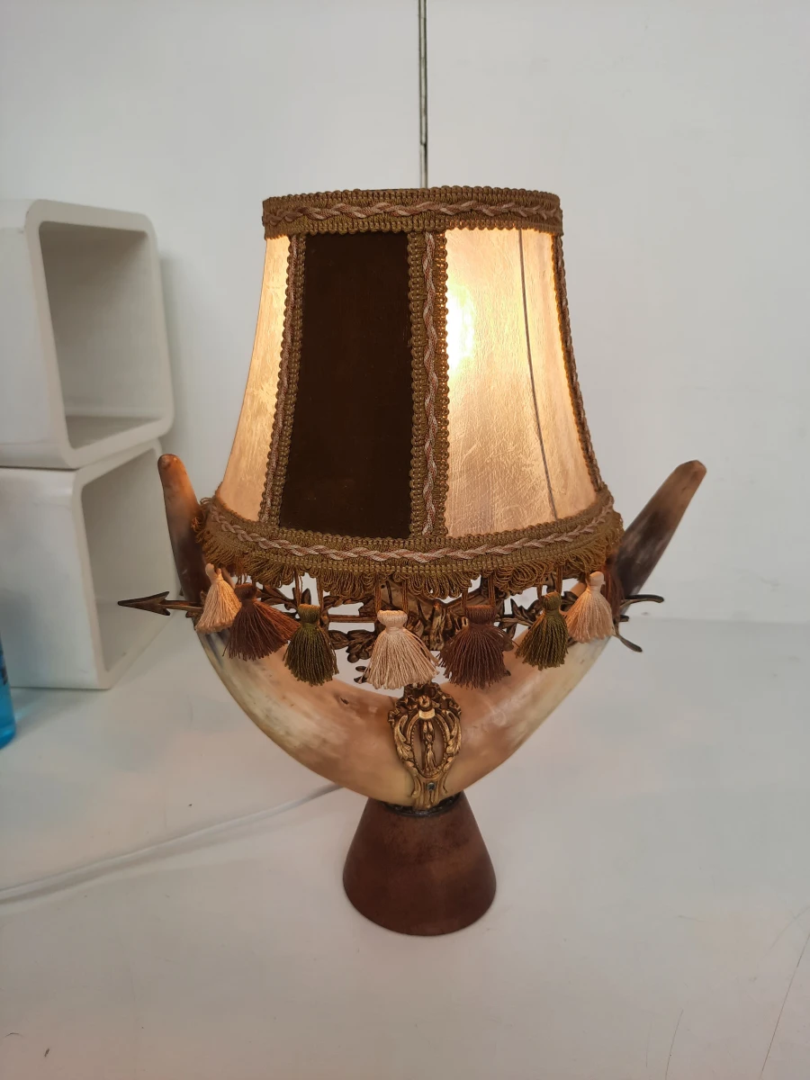 Unieke Vintage Tafellamp van Dierenhoorn & Messing Beslag – Hollywood Regency / Jagdstil - foto 2