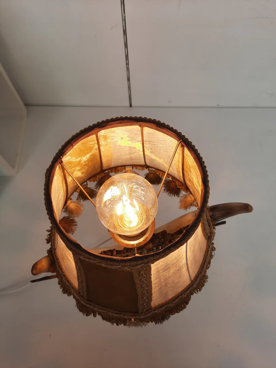 Unieke Vintage Tafellamp van Dierenhoorn & Messing Beslag – Hollywood Regency / Jagdstil - foto 3