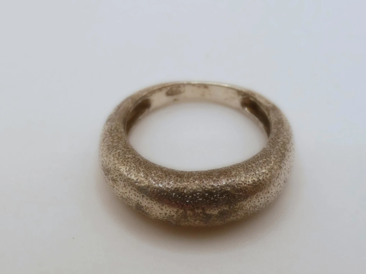 Ring met ruwe structuur maat 52