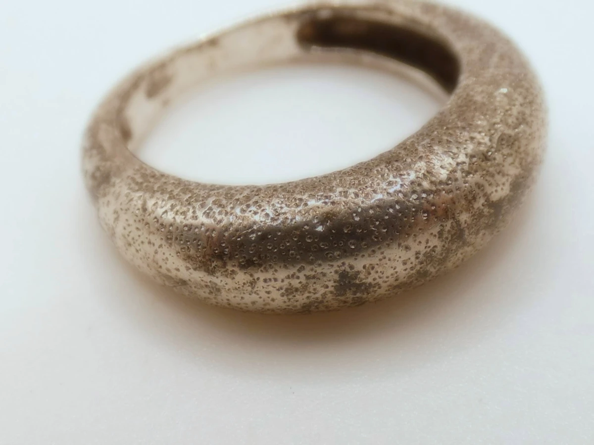 Ring met ruwe structuur maat 52