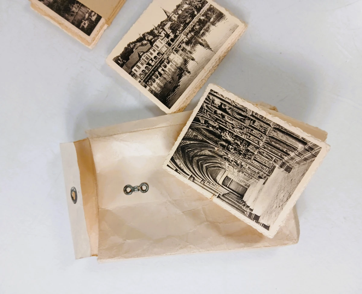 Set oude zwart-wit kunstfoto's 'Ken Uw Land' in envelop