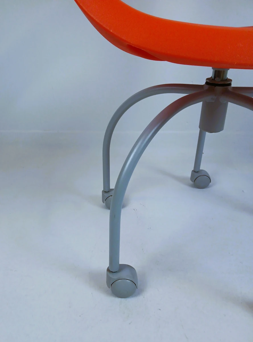 Oranje Italiaanse design bureaustoel op wieltjes, Bisou-Azzolinituper - foto 4