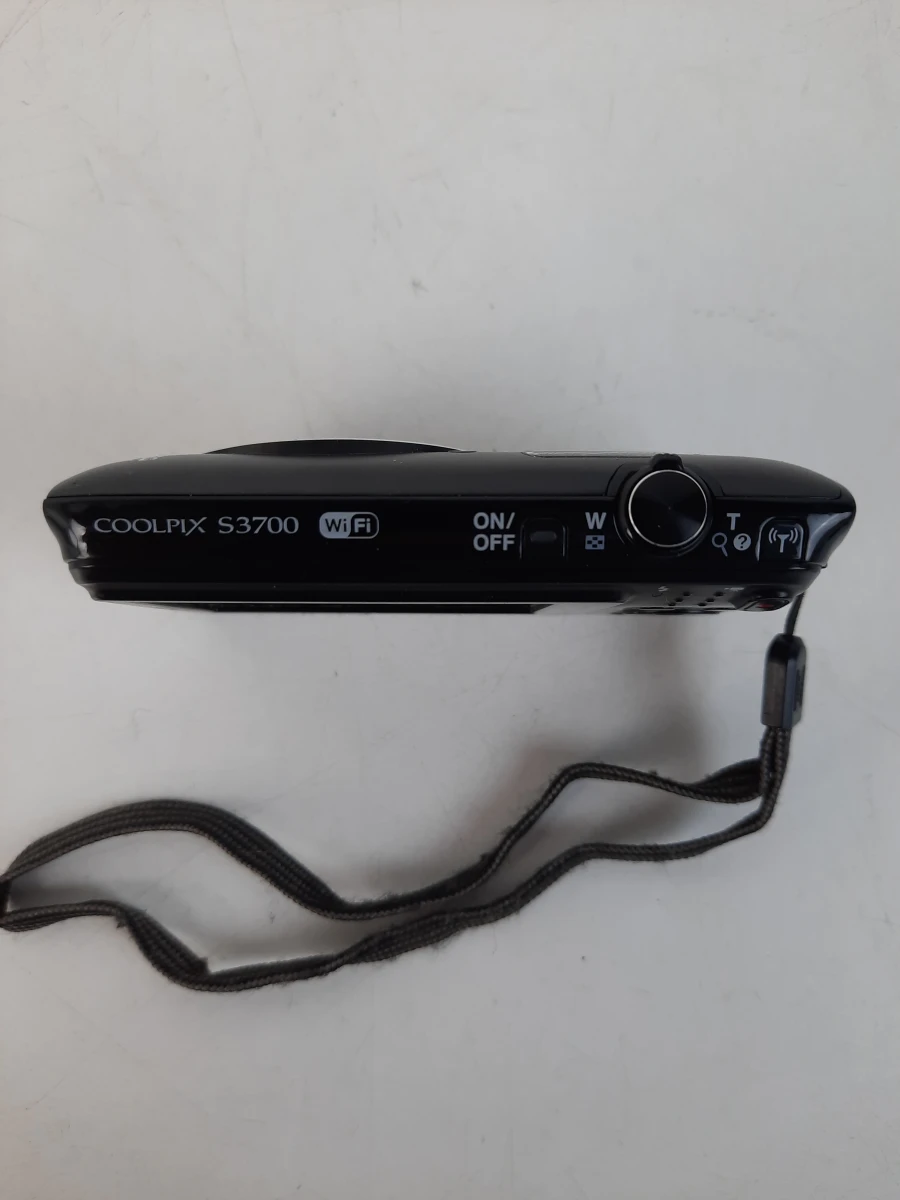 Digitale compactcamera Nikon Coolpix S3700 met accessoires