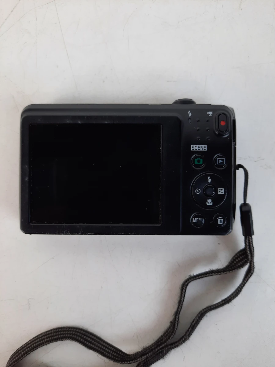Digitale compactcamera Nikon Coolpix S3700 met accessoires