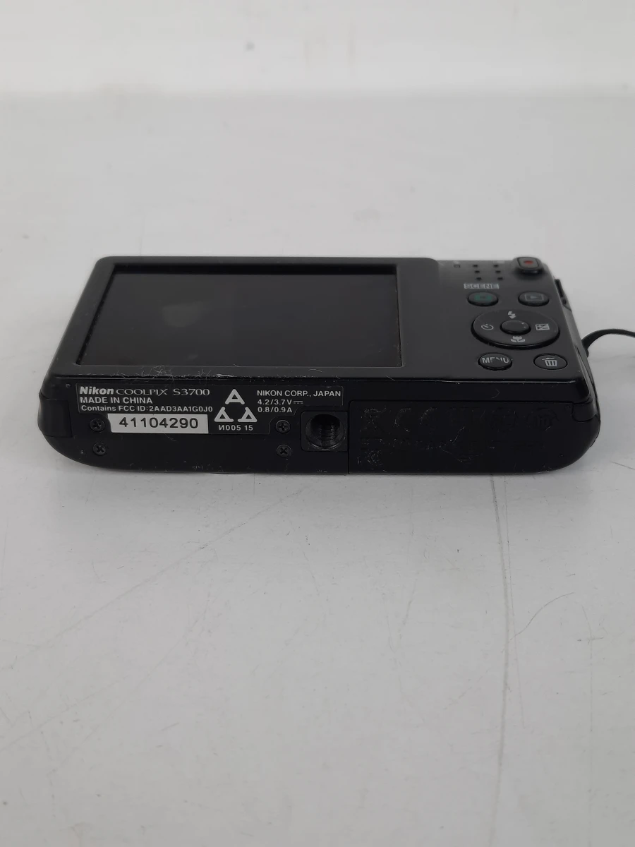 Digitale compactcamera Nikon Coolpix S3700 met accessoires