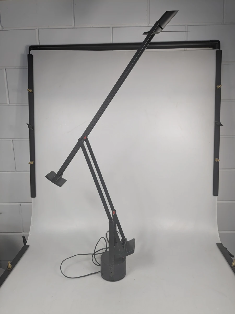 Zwarte verstelbare bureaulamp met lange arm
