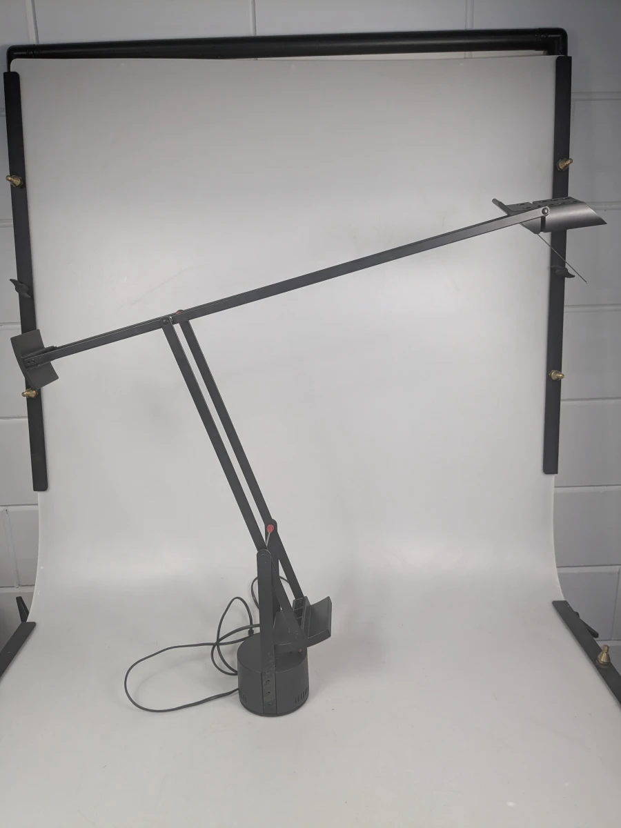 Zwarte verstelbare bureaulamp met lange arm