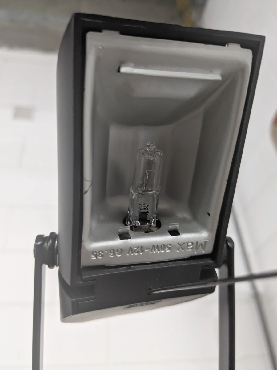 Zwarte verstelbare bureaulamp met lange arm