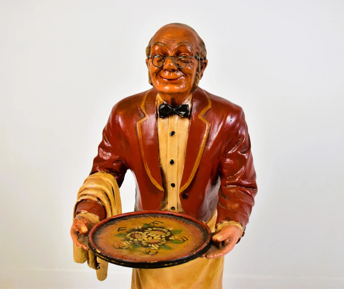Beeld van ober met dienblad - foto 6