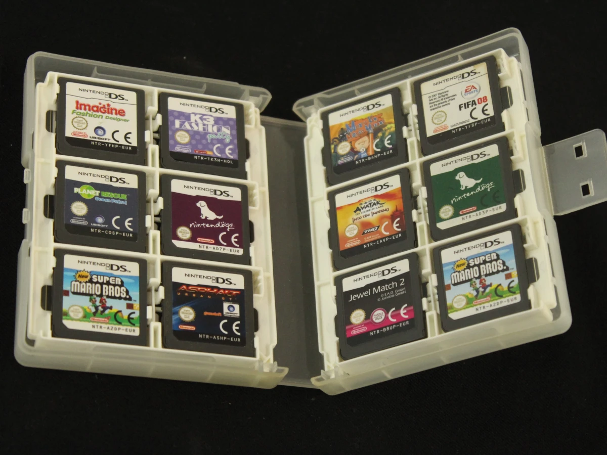 18 Nintendo DS games en cartridge opbergdoos