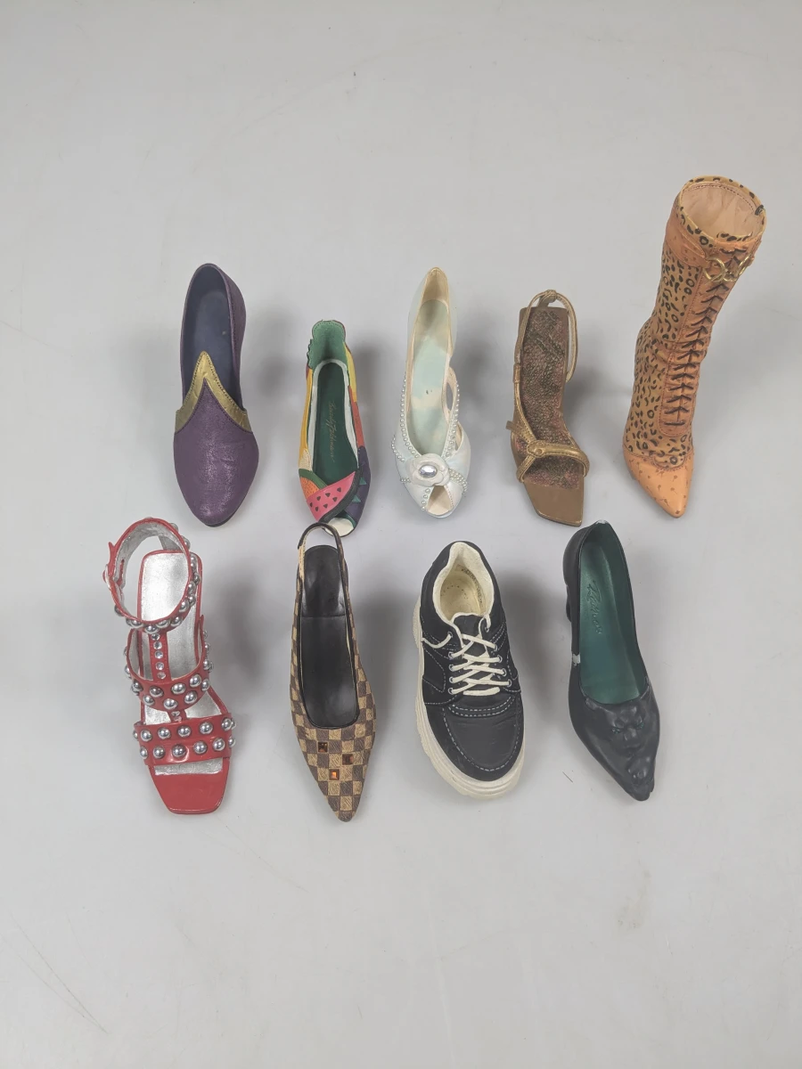 Lot van 9 miniatuurschoentjes 'Just the Right Shoe'