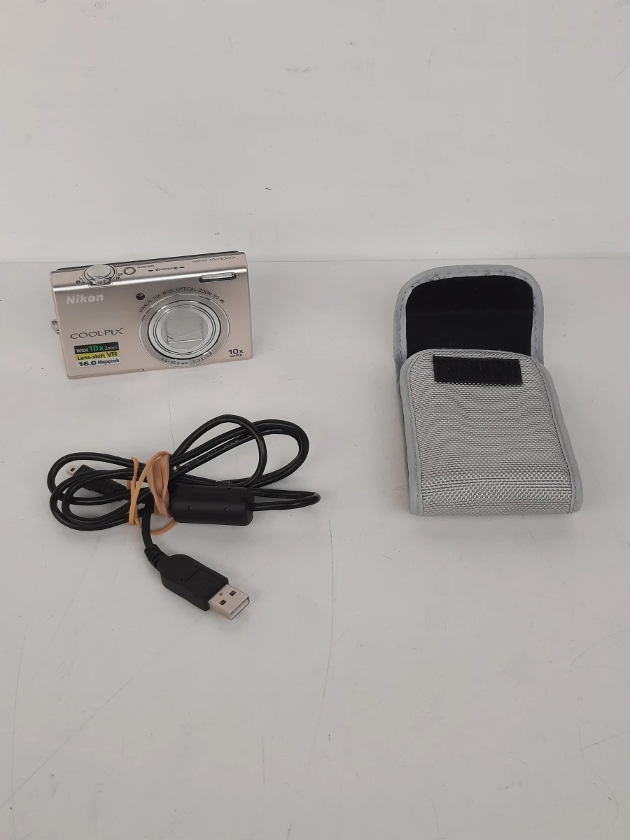 Nikon Coolpix S6200 Compact Camera – Zilveren Set met Kabel & Tas