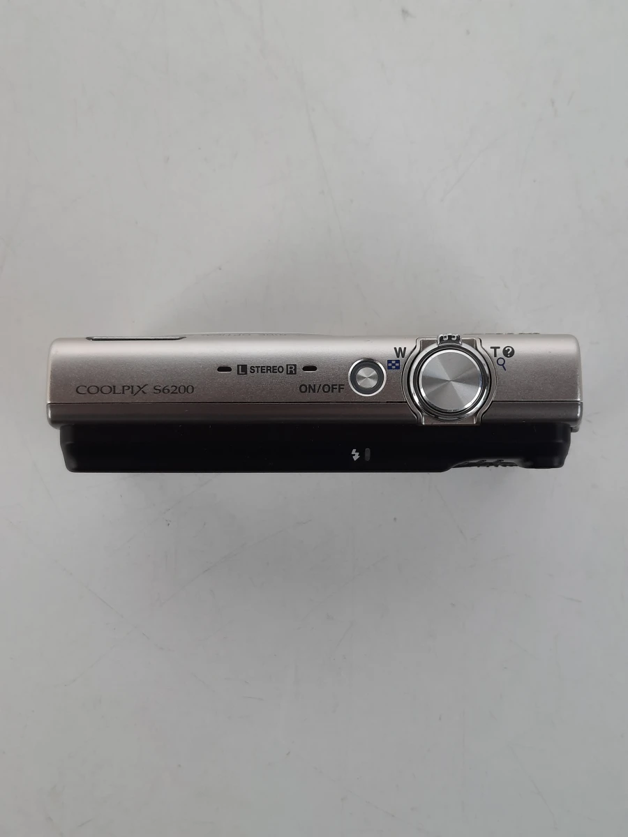 Nikon Coolpix S6200 Compact Camera – Zilveren Set met Kabel & Tas